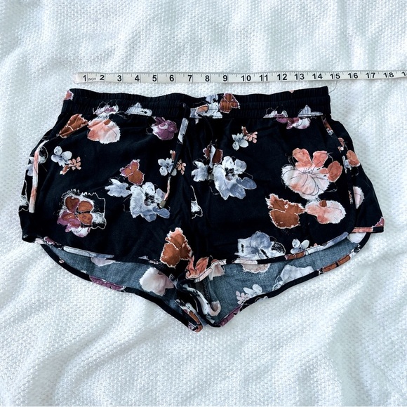 Black Floral Shorts - Picture 6 of 7